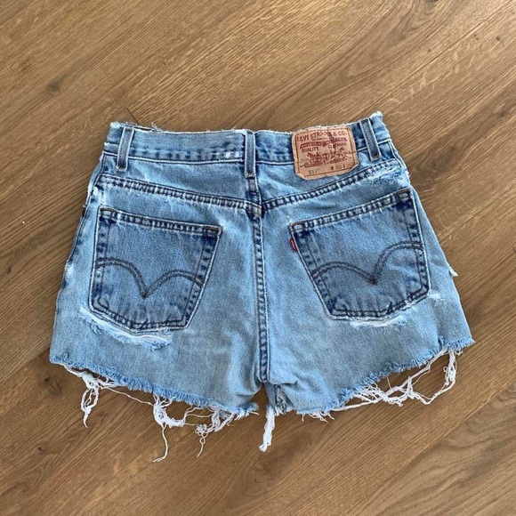 Levis high waisted vintage shorts - Picture 2 of 2
